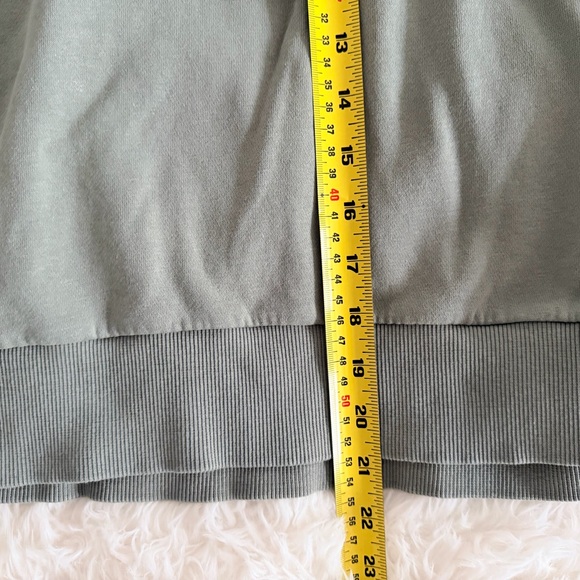 Women’s Under Armour Olive Quarter-Zip Sweatshirt - Size XL - Picture 6 of 9